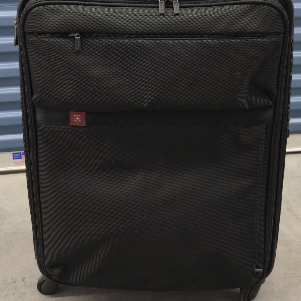 Avolve" 29" Expandable Wheeled Upright Black Travel Suitcase